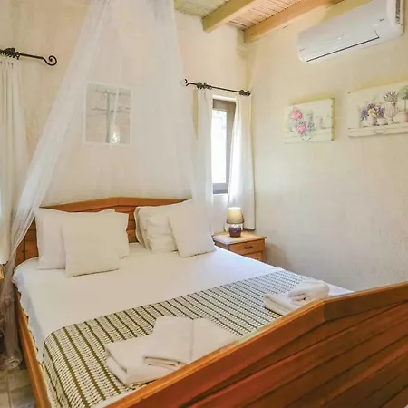 Sleeps 4 Pool Air Con Wifi T801670 Villa *